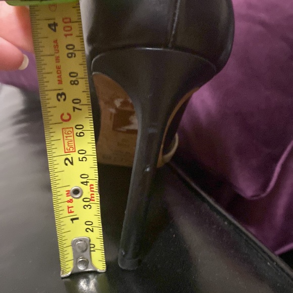 Vince grey and black pointy toe skinny high heel - Picture 7 of 7